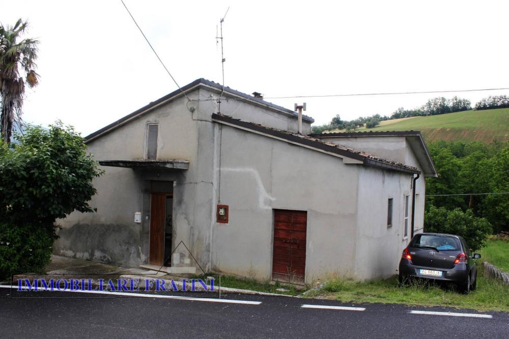 casa indipendente in vendita a Tossicia in zona Palozza