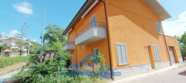 casa indipendente in vendita a Tossicia in zona Chiarino