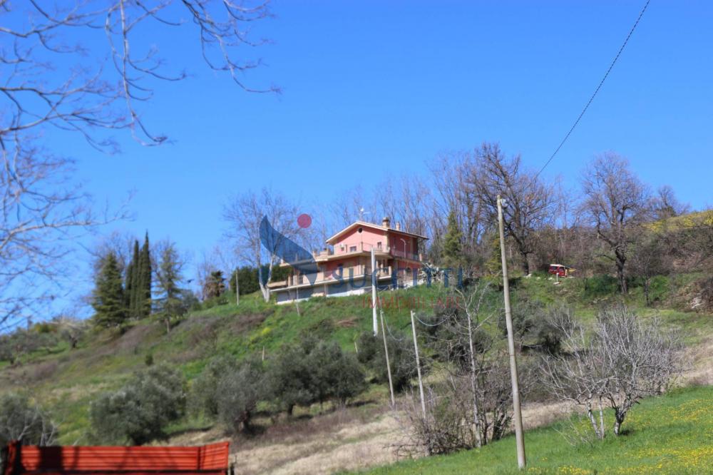 casa indipendente in vendita a Tossicia in zona Case di Renzo