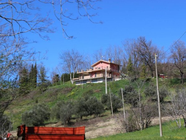 casa indipendente in vendita a Tossicia