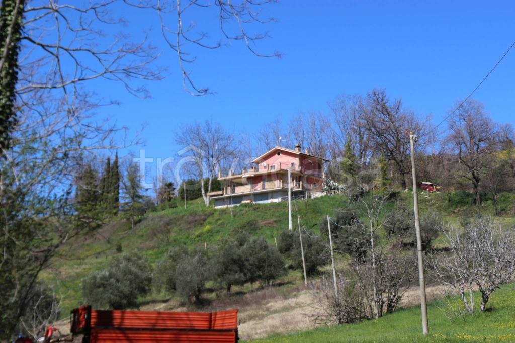 casa indipendente in vendita a Tossicia