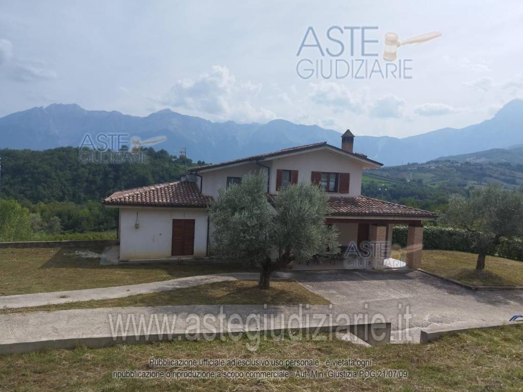 casa indipendente in vendita a Tossicia