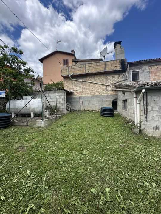 casa indipendente in vendita a Tossicia