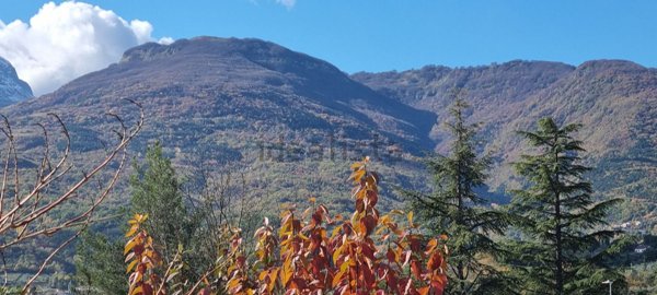 casa indipendente in vendita a Tossicia in zona Case di Renzo