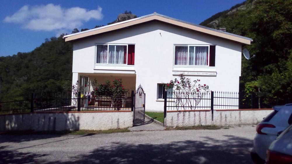 casa indipendente in vendita a Valle Castellana in zona Pietralta