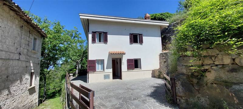 casa indipendente in vendita a Valle Castellana in zona San Vito
