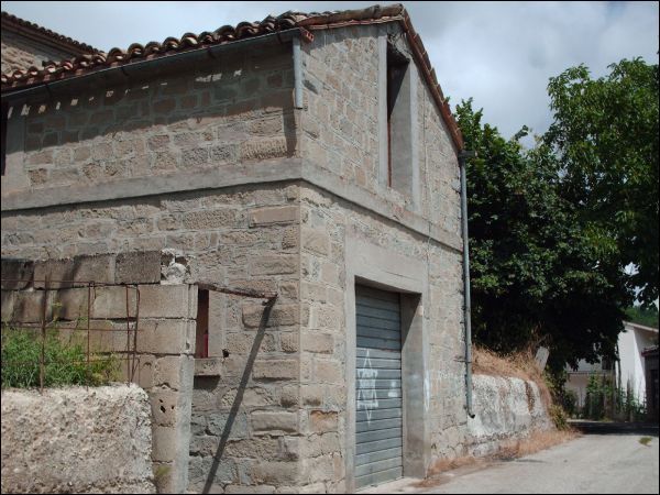 casa indipendente in vendita a Valle Castellana in zona Pascellata