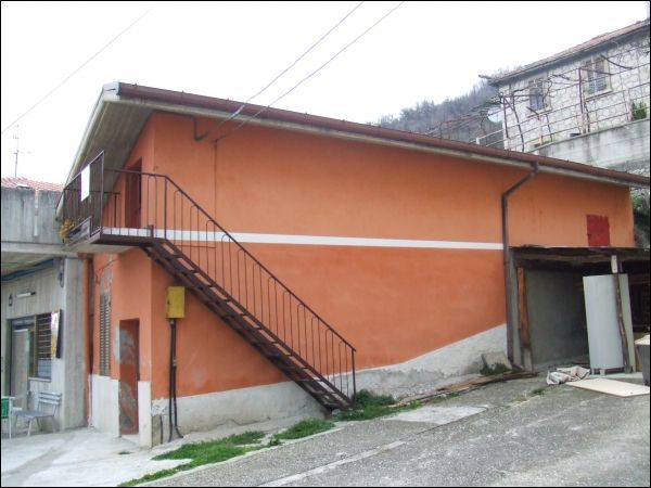 casa indipendente in vendita a Valle Castellana in zona San Vito