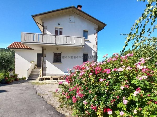 casa indipendente in vendita a Valle Castellana in zona Villa Franca