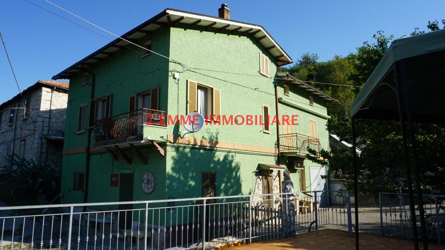 casa indipendente in vendita a Valle Castellana in zona San Vito