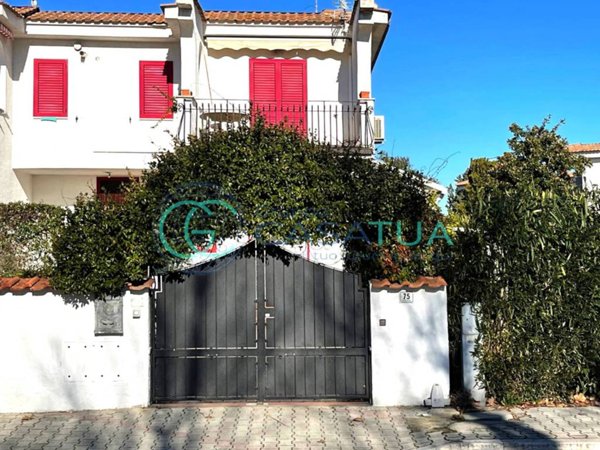 casa indipendente in vendita a Martinsicuro in zona Villa Rosa