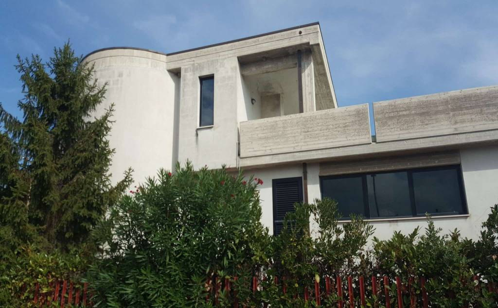 casa indipendente in vendita a Martinsicuro in zona Villa Rosa