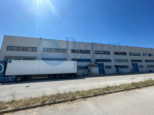 locale di sgombero in vendita a Martinsicuro