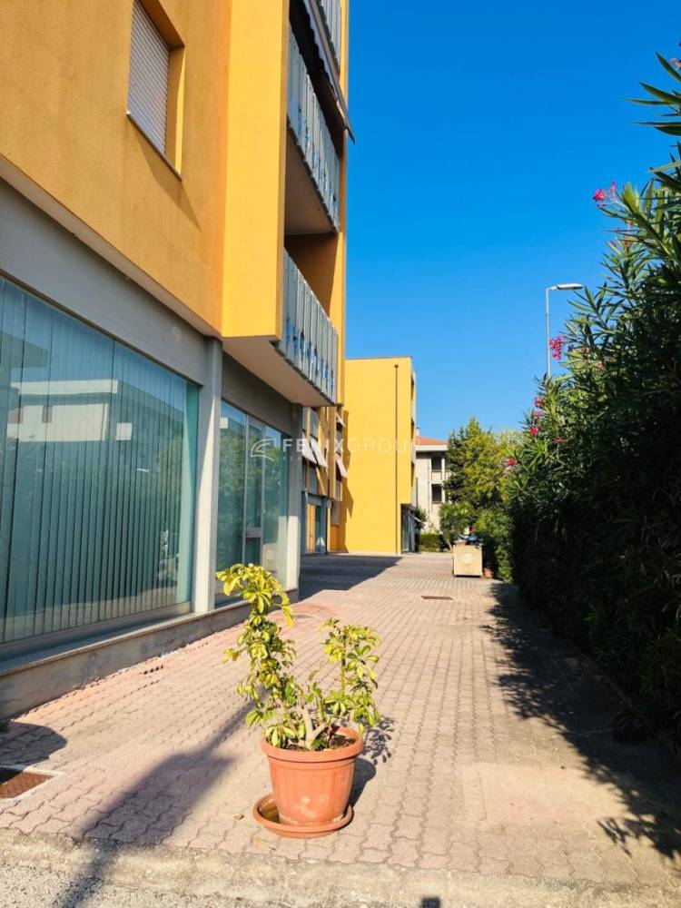 locale commerciale in vendita a Martinsicuro
