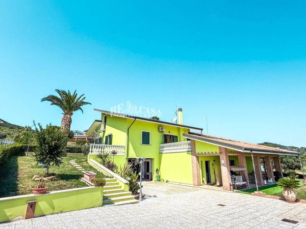 casa indipendente in vendita a Martinsicuro