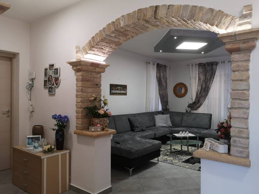casa indipendente in vendita a Martinsicuro in zona Villa Rosa