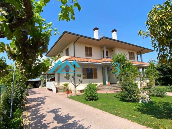 casa indipendente in vendita a Martinsicuro