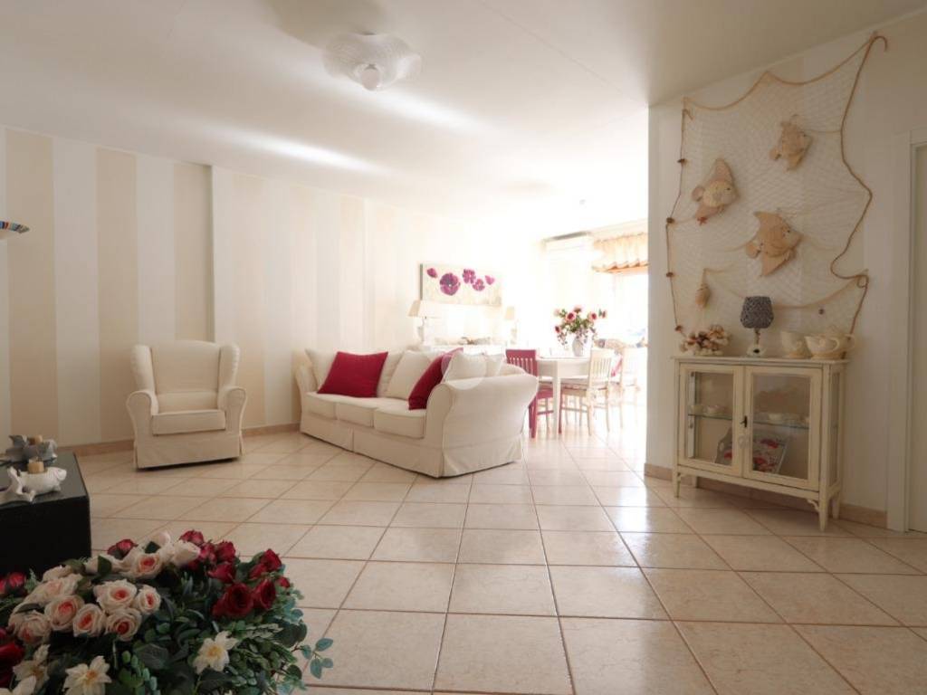 appartamento in vendita a Martinsicuro in zona Villa Rosa