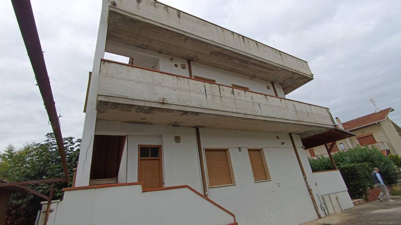 casa indipendente in vendita a Martinsicuro in zona Villa Rosa