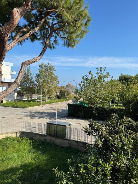 appartamento in vendita a Martinsicuro in zona Villa Rosa