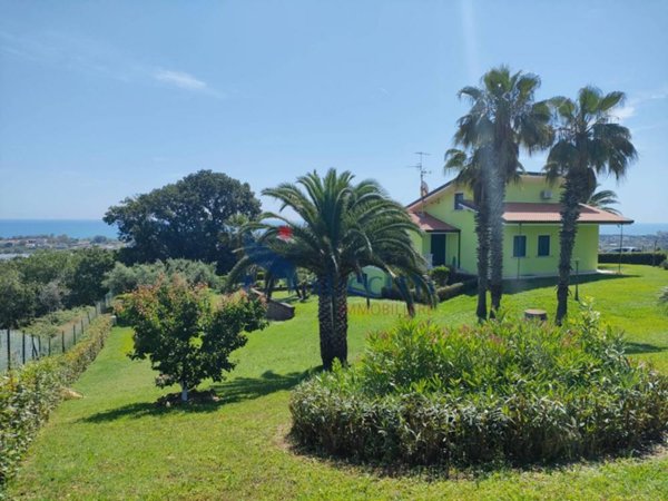 casa indipendente in vendita a Martinsicuro in zona Villa Rosa