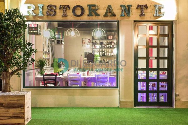 negozio in vendita a Martinsicuro in zona Villa Rosa