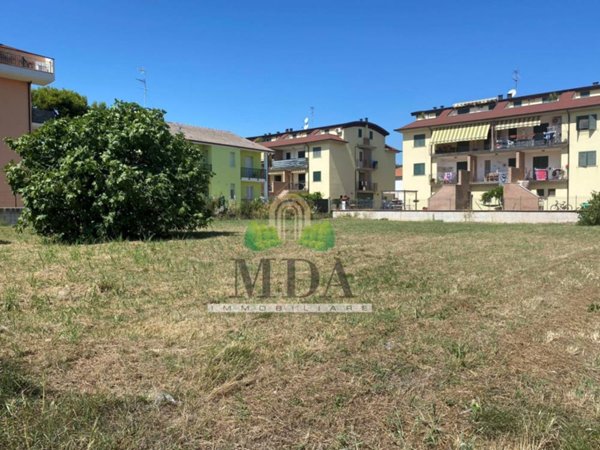 terreno edificabile in vendita a Martinsicuro in zona Villa Rosa