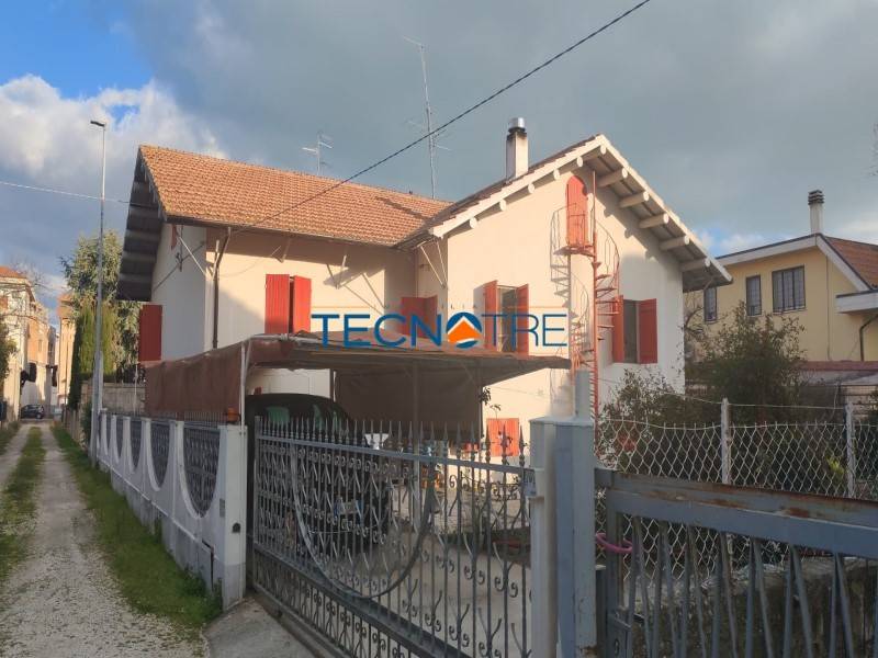 casa indipendente in vendita a Martinsicuro