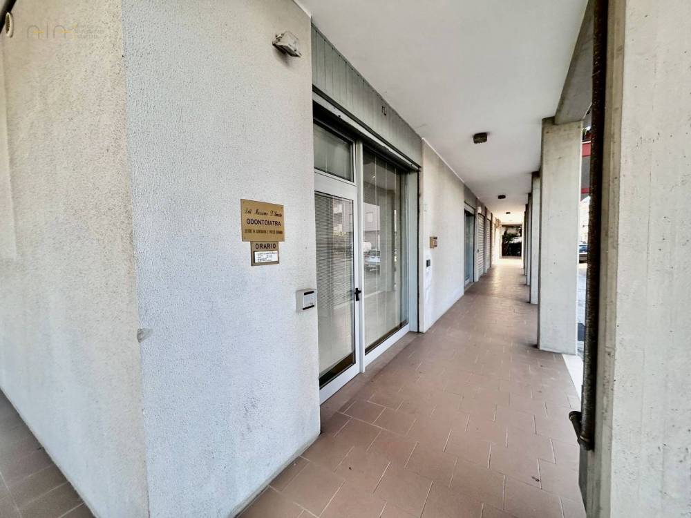 locale commerciale in vendita a Martinsicuro