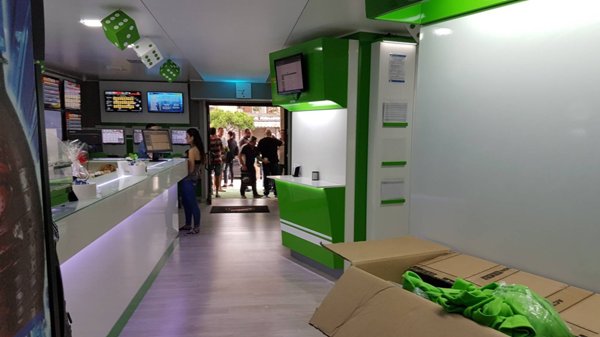 locale commerciale in vendita a Martinsicuro in zona Villa Rosa