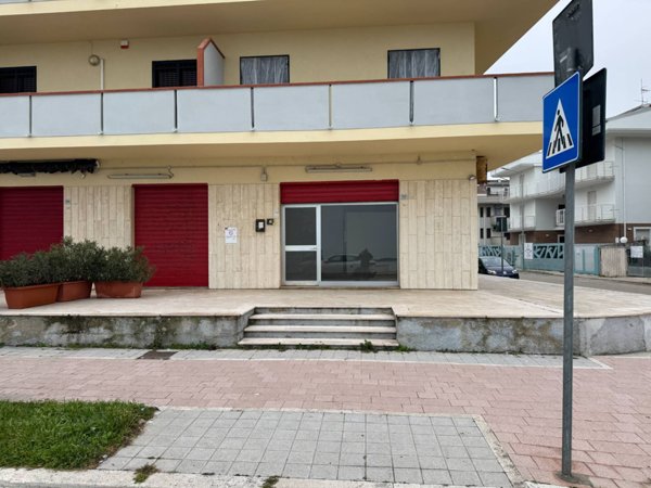 locale commerciale in vendita a Martinsicuro