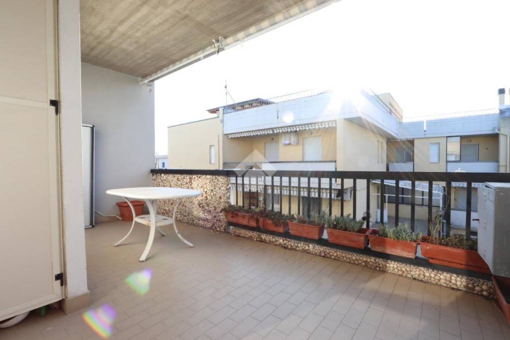 appartamento in vendita a Martinsicuro in zona Villa Rosa