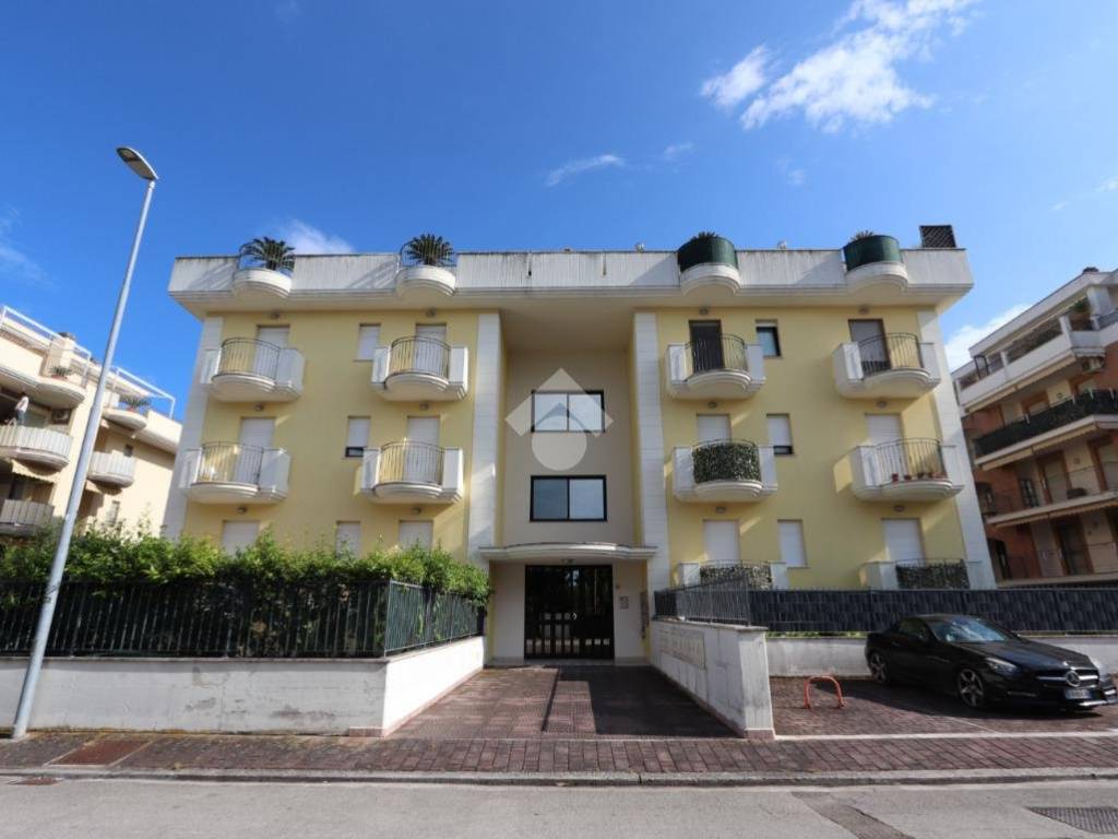 appartamento in vendita a Martinsicuro in zona Villa Rosa