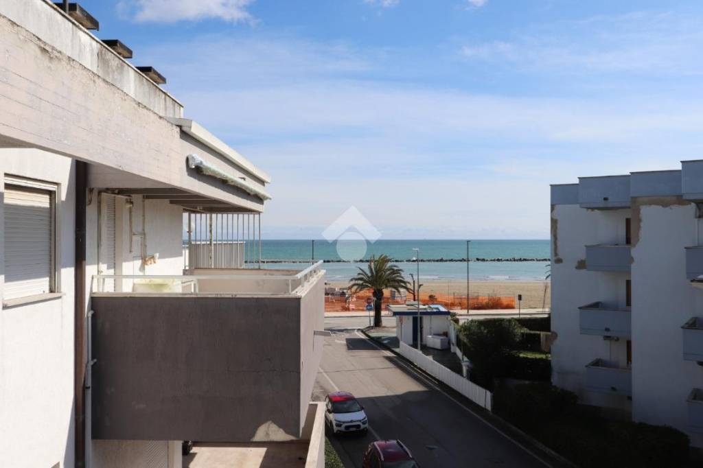appartamento in vendita a Martinsicuro in zona Villa Rosa