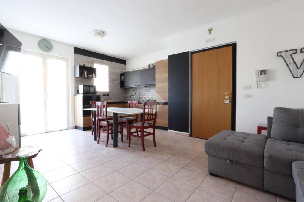 appartamento in vendita a Martinsicuro in zona Villa Rosa