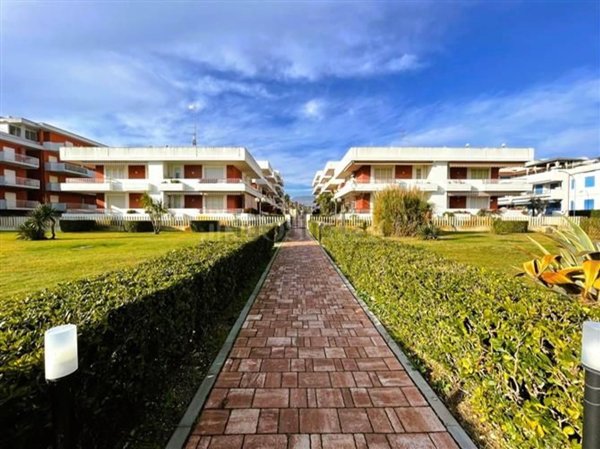 appartamento in vendita a Martinsicuro in zona Villa Rosa
