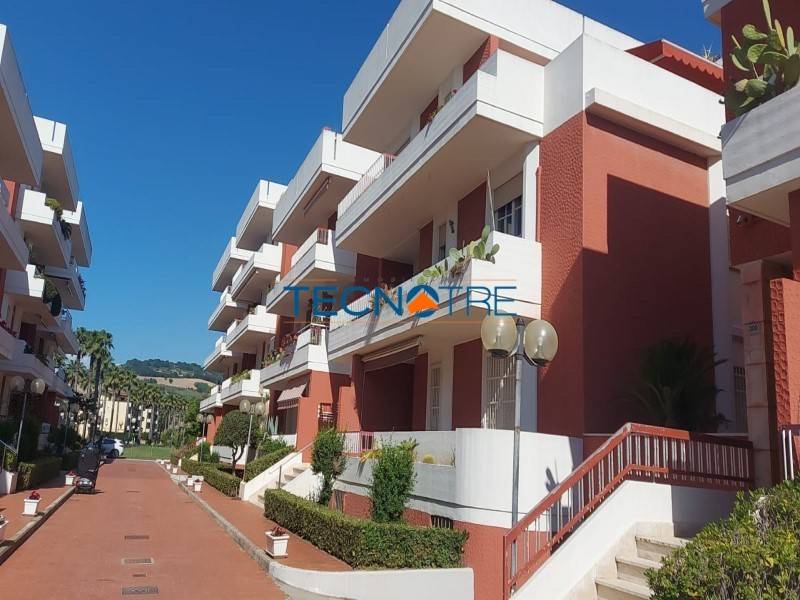 appartamento in vendita a Martinsicuro in zona Villa Rosa