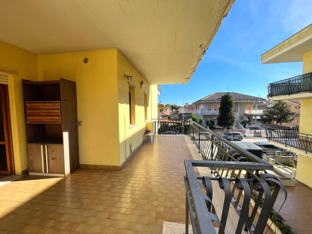 appartamento in vendita a Martinsicuro in zona Villa Rosa