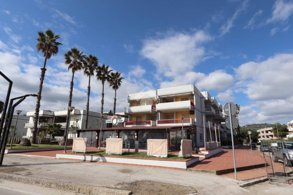 appartamento in vendita a Martinsicuro in zona Villa Rosa