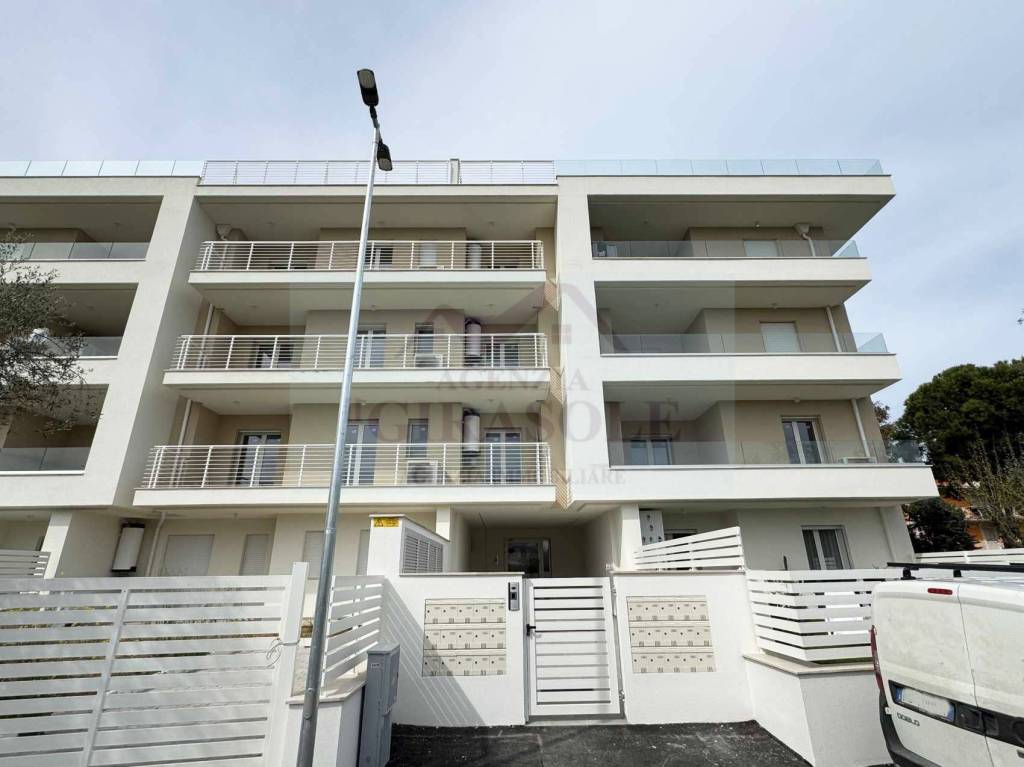 appartamento in vendita a Martinsicuro in zona Villa Rosa