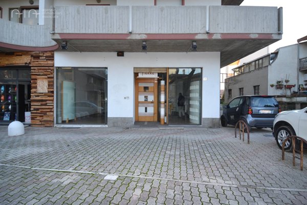 locale commerciale in vendita a Martinsicuro