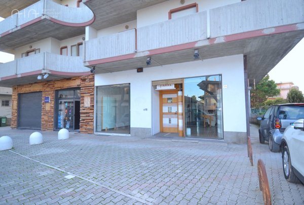 locale commerciale in vendita a Martinsicuro