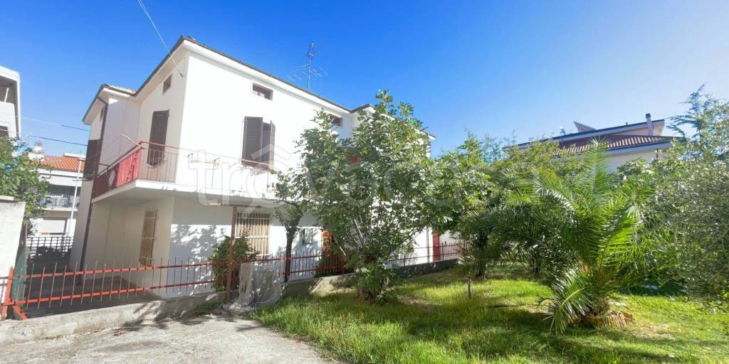 casa indipendente in vendita a Martinsicuro