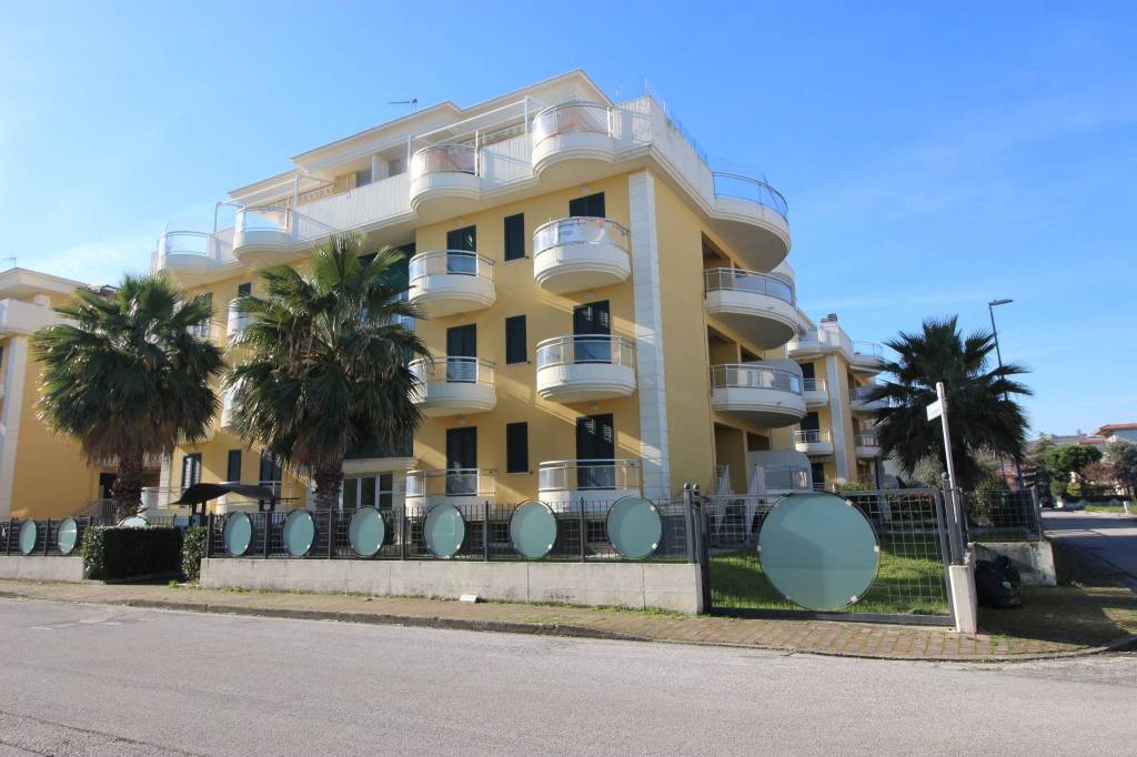 appartamento in vendita a Martinsicuro in zona Villa Rosa