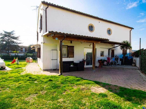 villa in vendita a Martinsicuro in zona Villa Rosa