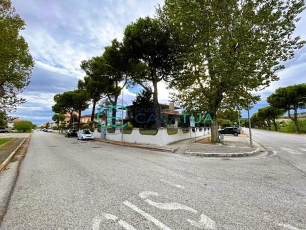 casa indipendente in vendita a Martinsicuro in zona Villa Rosa