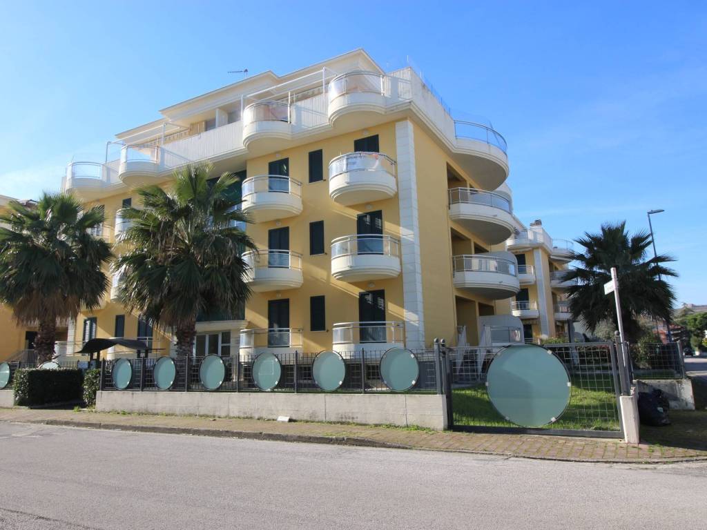 appartamento in vendita a Martinsicuro in zona Villa Rosa