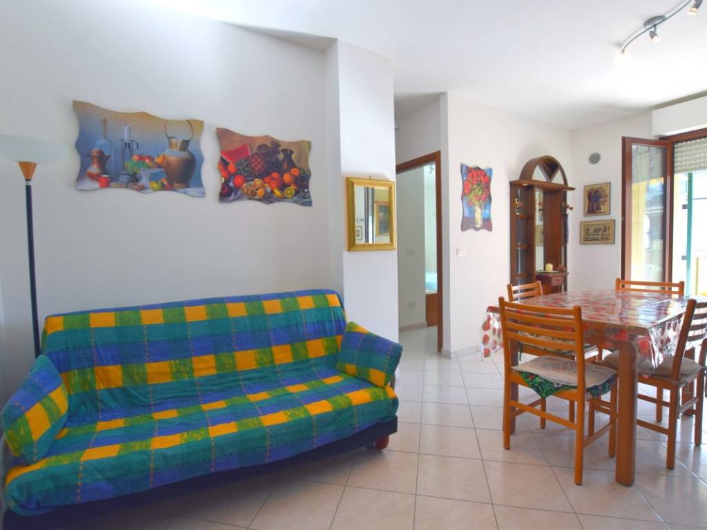 appartamento in vendita a Martinsicuro in zona Villa Rosa
