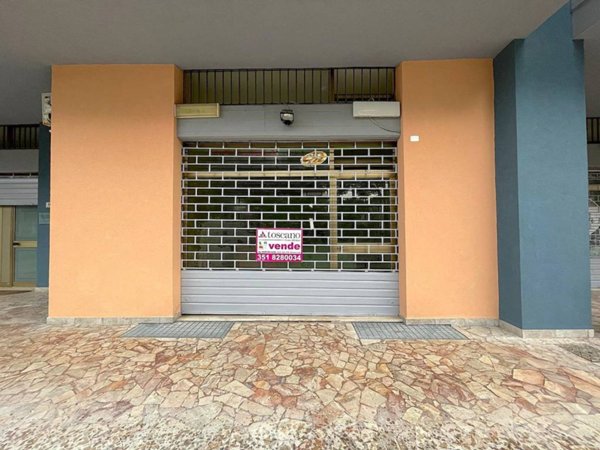 negozio in vendita a Martinsicuro in zona Villa Rosa