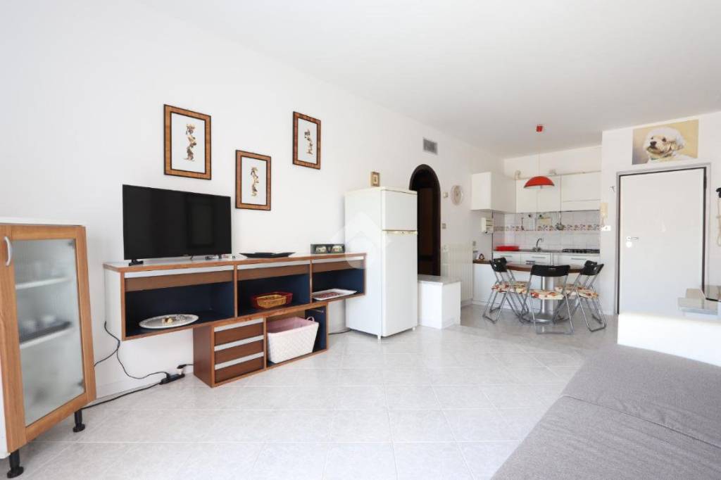 appartamento in vendita a Martinsicuro in zona Villa Rosa